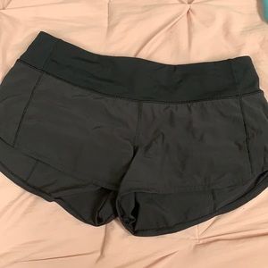 Lululemon Speed Up 2.5” shorts